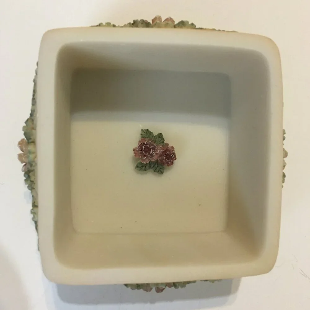 Floral Trinket Jewelry Box Holder Hand Painted Resin Flowers Vines Leaf Vintage